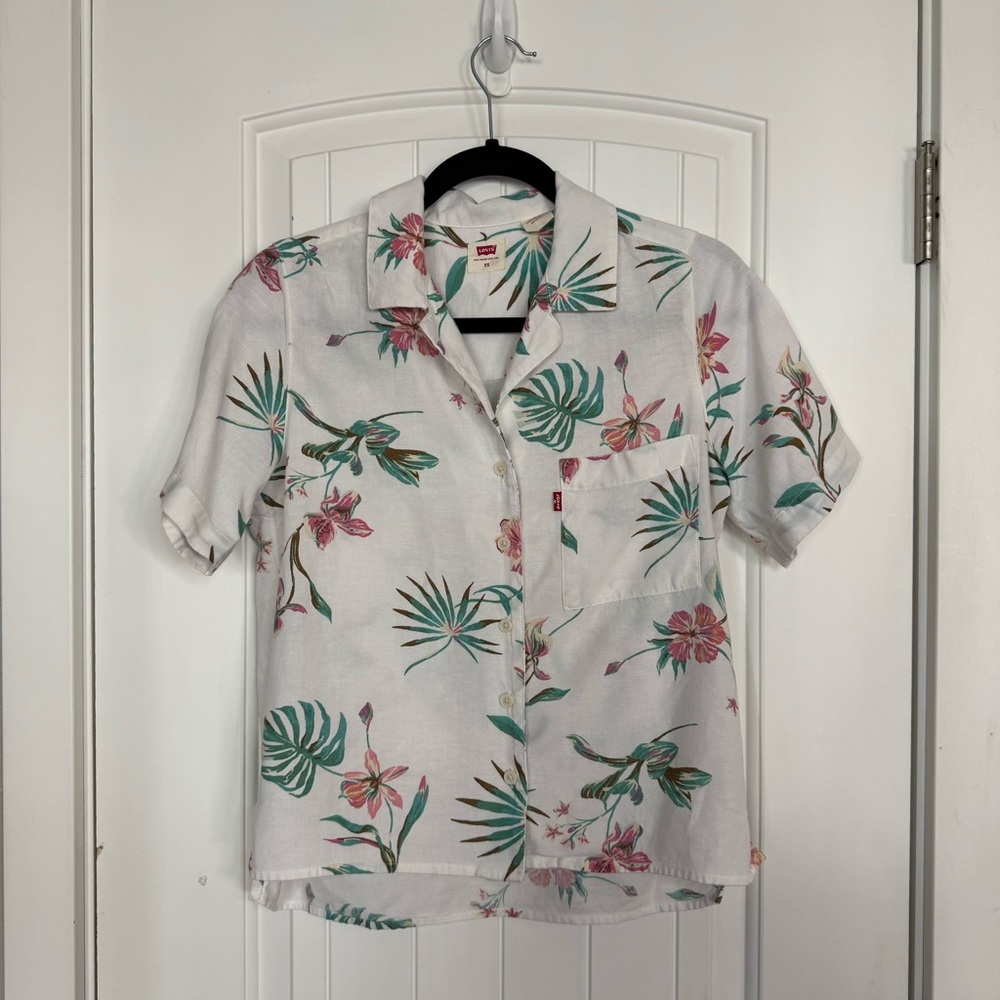 Levi’s size XS linen blend